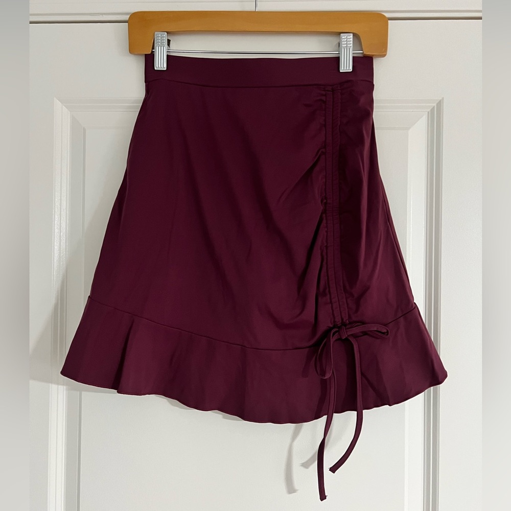 Halara plum skirt size small NWT